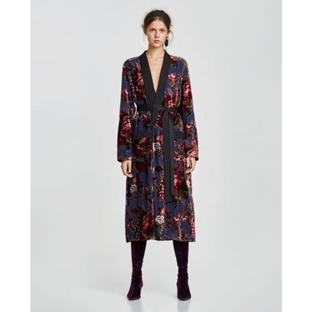 Zara Black Cape Jacket with Elegant Design